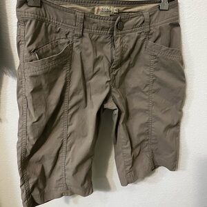 Royal Robbins Women’s Khaki Stretch Capris Short Size 2